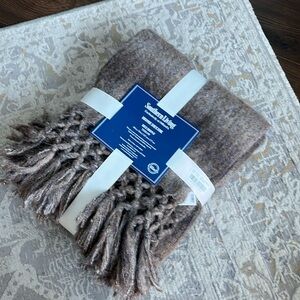 New-Southern Living Muted Brown Throw